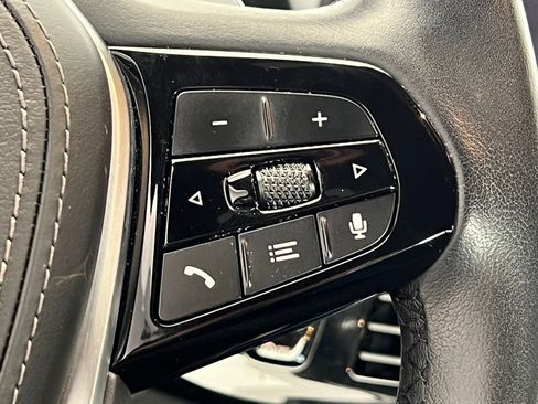 Used 2021 BMW 530i xDrive w/ Premium Package image 18