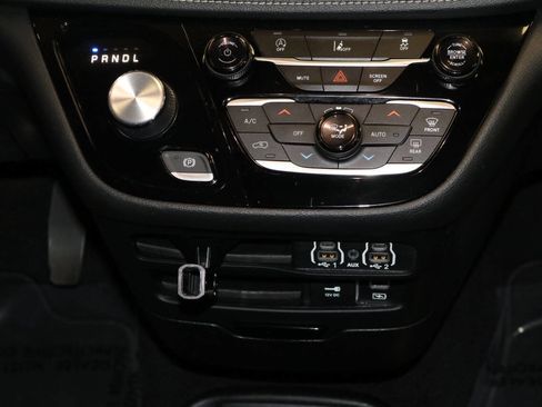 Used 2022 Chrysler Pacifica Touring-L w/ S Appearance Package FWD image 52