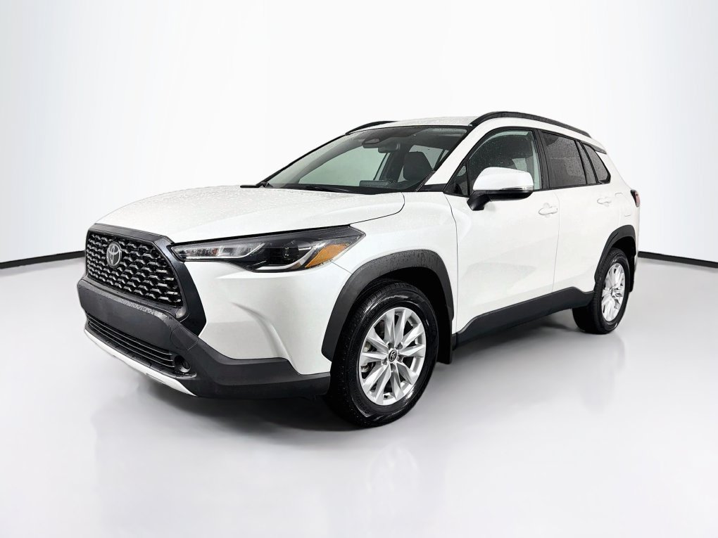 Used 2023 Toyota Corolla Cross LE FWD image 3