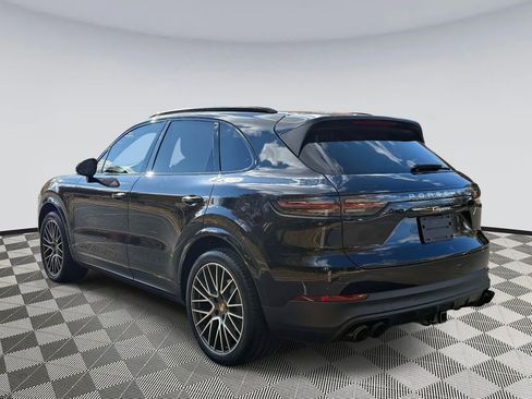 Used 2021 Porsche Cayenne image 4