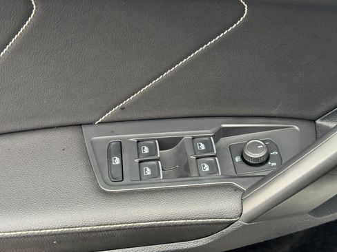 Used 2024 Volkswagen Tiguan SE image 21