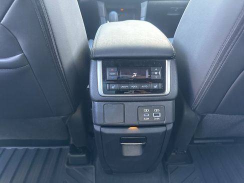 Certified 2025 Subaru Ascent Limited w/ Popular Package #2 image 28
