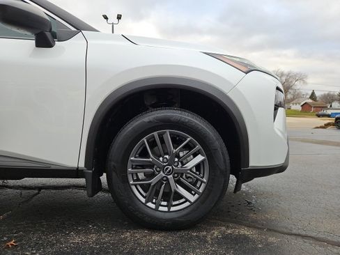 Used 2024 Nissan Rogue S image 10