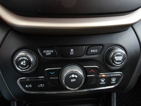 Used 2017 Jeep Cherokee Sport w/ Cold Weather Group image 16