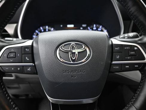 Used 2022 Toyota Highlander Limited FWD image 12