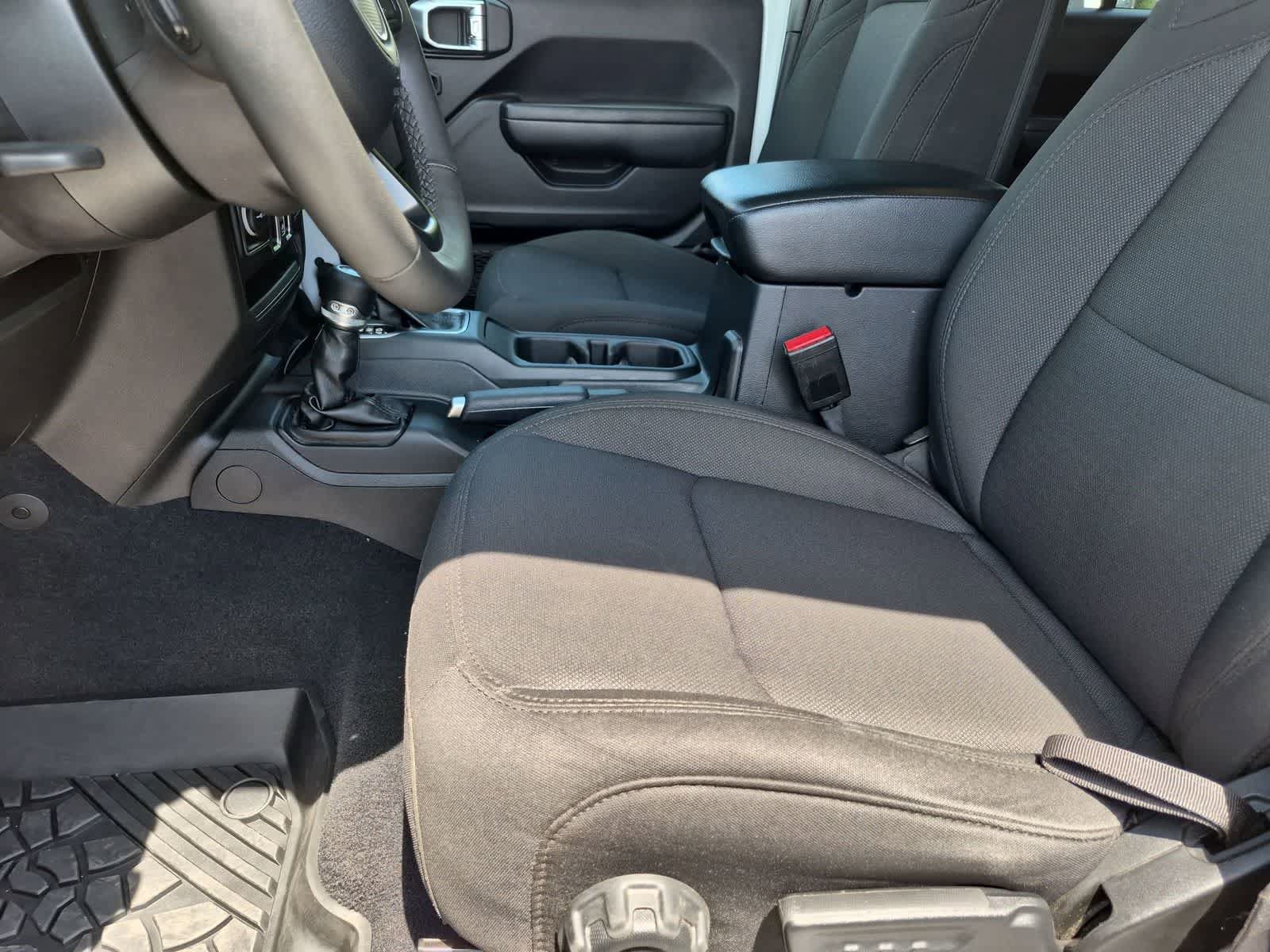 Used 2023 Jeep Gladiator Sport AWD/4WD image 17