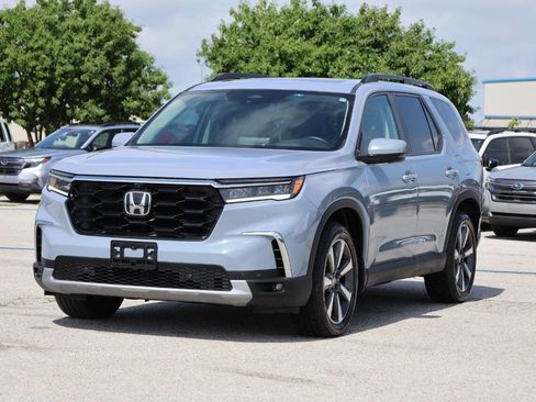 Used 2025 Honda Pilot Elite image 6