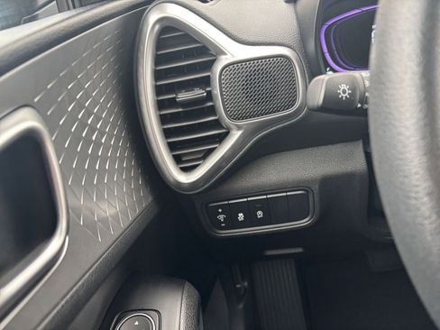 Used 2025 Kia Soul LX w/ LX Technology Package image 32