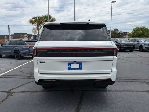 New 2027 Lincoln Navigator Premiere RWD image 5