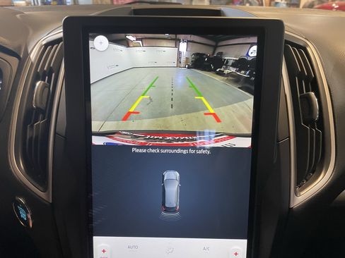 Used 2023 Ford Edge SEL w/ Convenience Package image 13