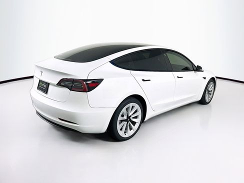 Used 2023 Tesla Model 3 Standard Range image 9