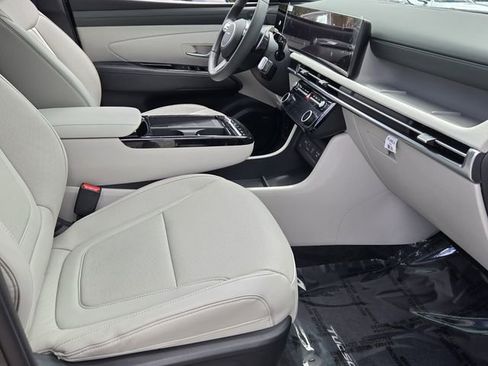 Used 2025 Hyundai Tucson Limited image 16