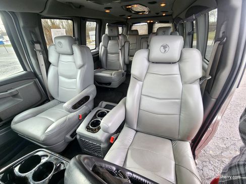 Used 2022 GMC Savana 2500 w/ Enhanced Convenience Package image 40