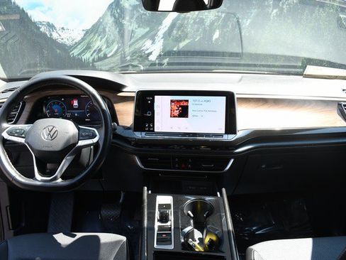 Used 2025 Volkswagen Atlas SE AWD/4WD image 18