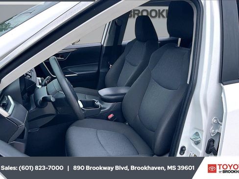 Used 2024 Toyota RAV4 XLE FWD image 18