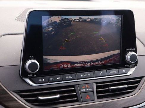 Used 2025 Nissan Altima 2.5 SV FWD image 16