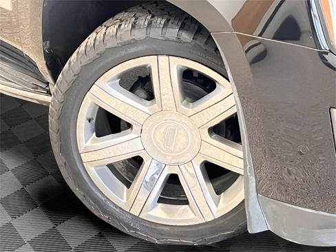 Used 2020 Cadillac Escalade Premium Luxury image 37