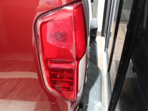 Used 2019 Nissan Frontier SV image 11