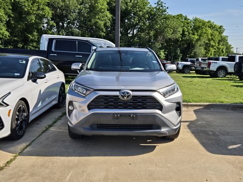 Used 2019 Toyota RAV4 XLE Premium w/ Cold Weather Package FWD image 2