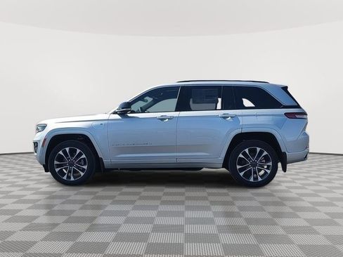 New 2023 Jeep Grand Cherokee Overland w/ Rear Seat Video Group I AWD/4WD image 2