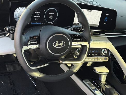 Certified 2025 Hyundai Elantra Limited image 6