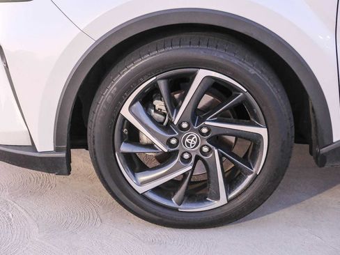 Used 2022 Toyota C-HR Limited FWD image 10