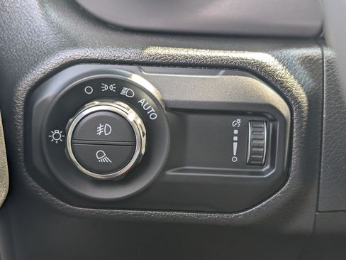 Used 2023 Jeep Gladiator Sport AWD/4WD image 19