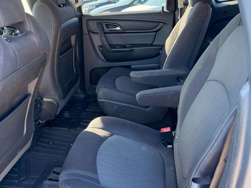 Used 2017 Chevrolet Traverse LT w/ Style and Technology Package FWD image 16