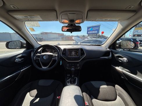 Used 2018 Jeep Cherokee Latitude image 9