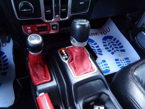 Used 2018 Jeep Wrangler Unlimited Rubicon image 13