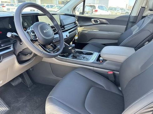 Certified 2026 Kia Carnival FWD image 11