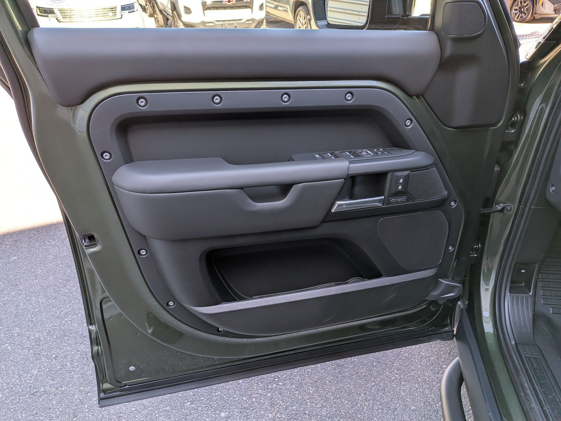 New 2026 Land Rover Defender 110 X-Dynamic SE AWD/4WD image 12