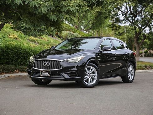 Used 2017 INFINITI QX30 image 1