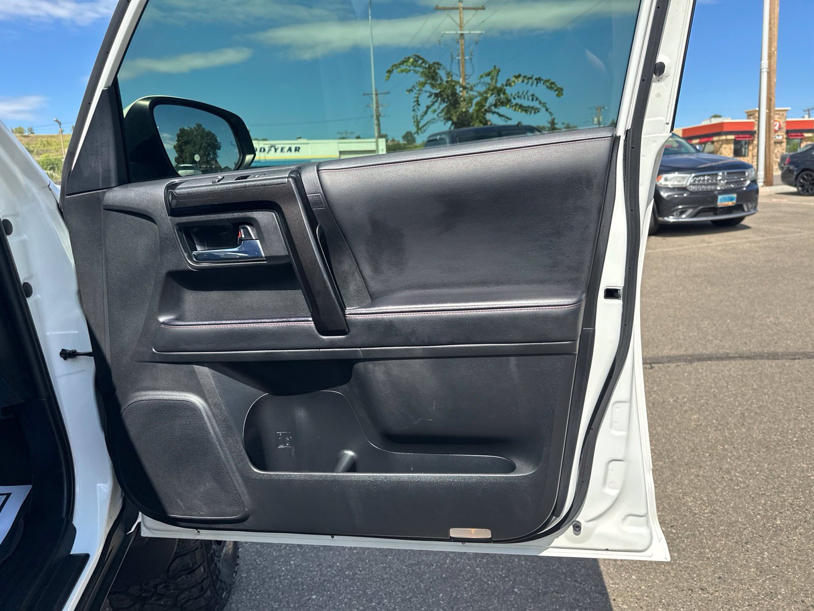 Used 2022 Toyota 4Runner TRD Off-Road Premium AWD/4WD image 39