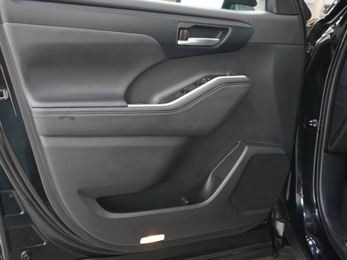 Certified 2025 Toyota Highlander XSE AWD/4WD image 19