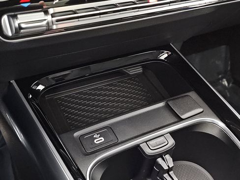 Certified 2025 Mercedes-Benz GLA 250 4MATIC image 32