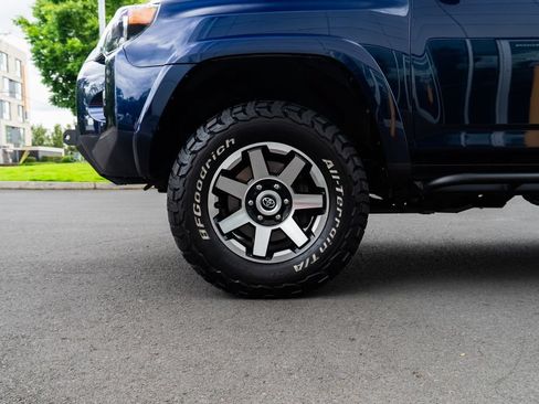 Used 2020 Toyota 4Runner TRD Off-Road AWD/4WD image 7