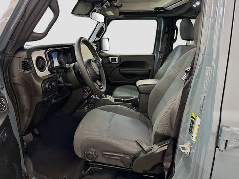 Used 2024 Jeep Wrangler Willys image 13