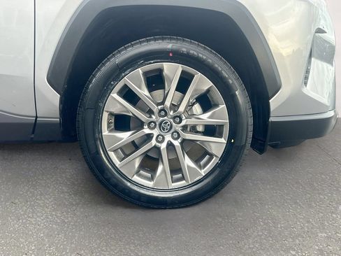 Used 2019 Toyota RAV4 XLE Premium FWD image 30