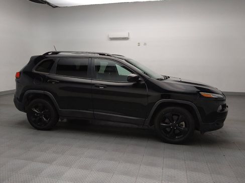 Used 2018 Jeep Cherokee Latitude w/ Altitude Package image 11