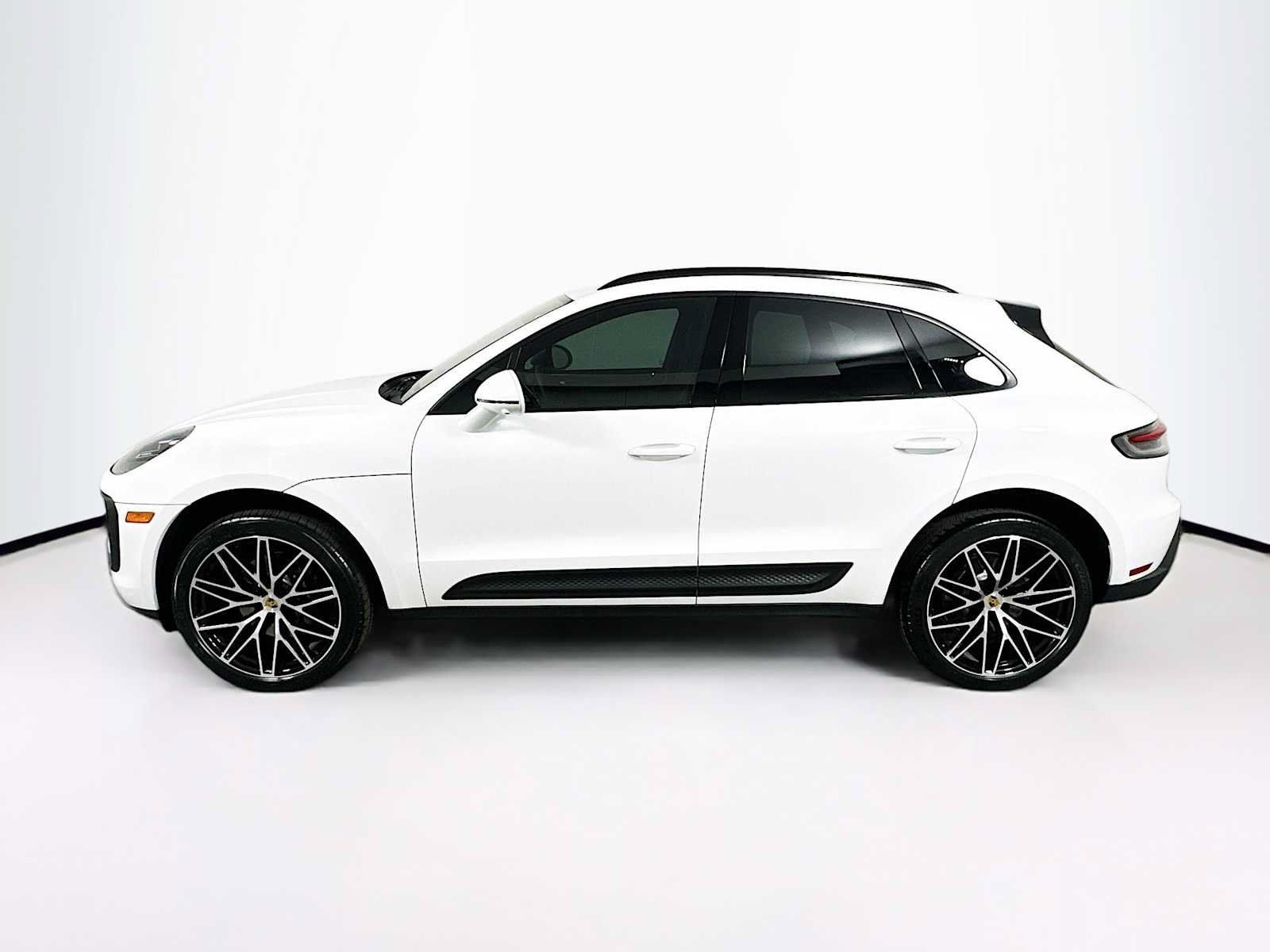 Used 2026 Porsche Macan AWD/4WD image 2