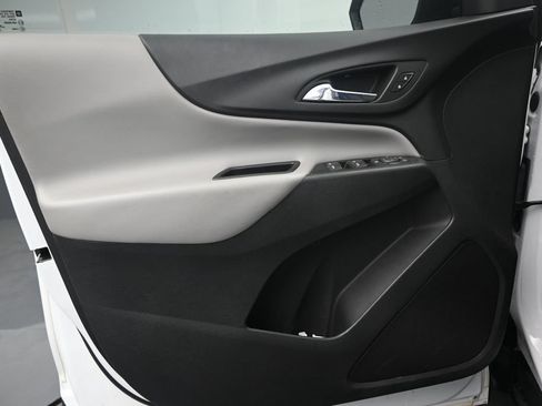 Used 2022 Chevrolet Equinox LS FWD image 11