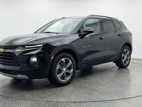 Used 2025 Chevrolet Blazer LT FWD image 3