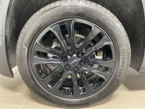 Used 2023 GMC Acadia SLE w/ Driver Convenience Package image 7