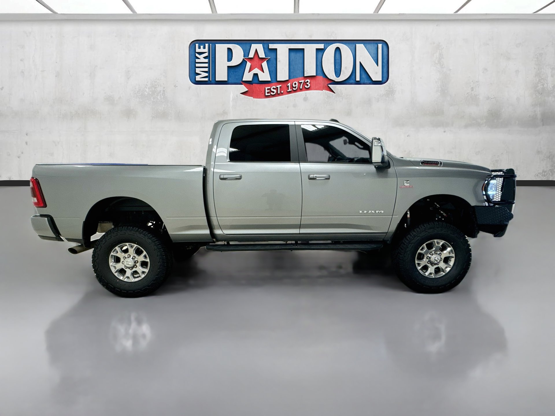 Used 2024 RAM 2500 Laramie AWD/4WD image 8