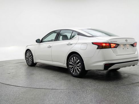 Used 2025 Nissan Altima 2.5 SV FWD image 6