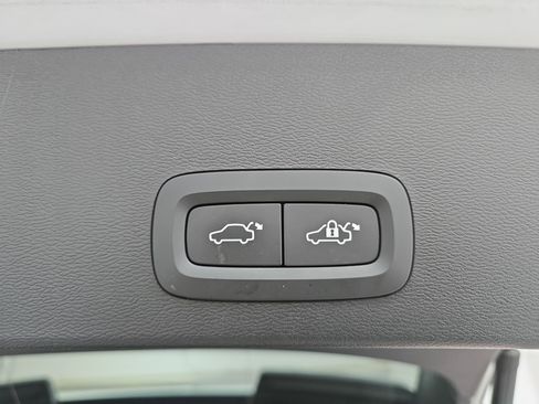 Used 2023 Volvo XC40 B4 Ultimate w/ Protection Package Premier image 13