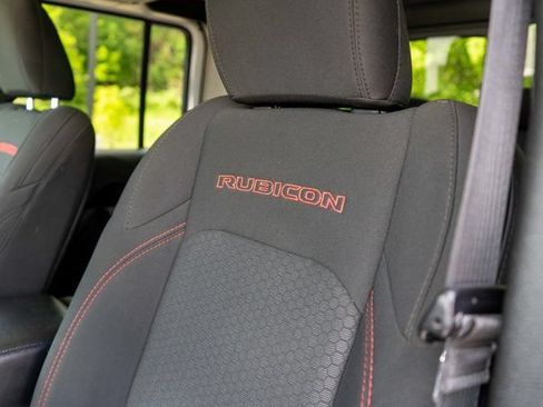 Used 2021 Jeep Gladiator Rubicon w/ Dual Top Group AWD/4WD image 18