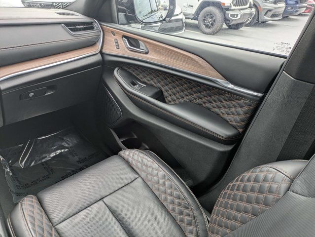 Certified 2025 Jeep Grand Cherokee Summit w/ Obsidian Package AWD/4WD image 15
