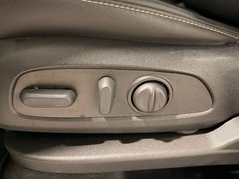 Used 2023 Chevrolet Traverse LT w/ LT Premium Package image 14